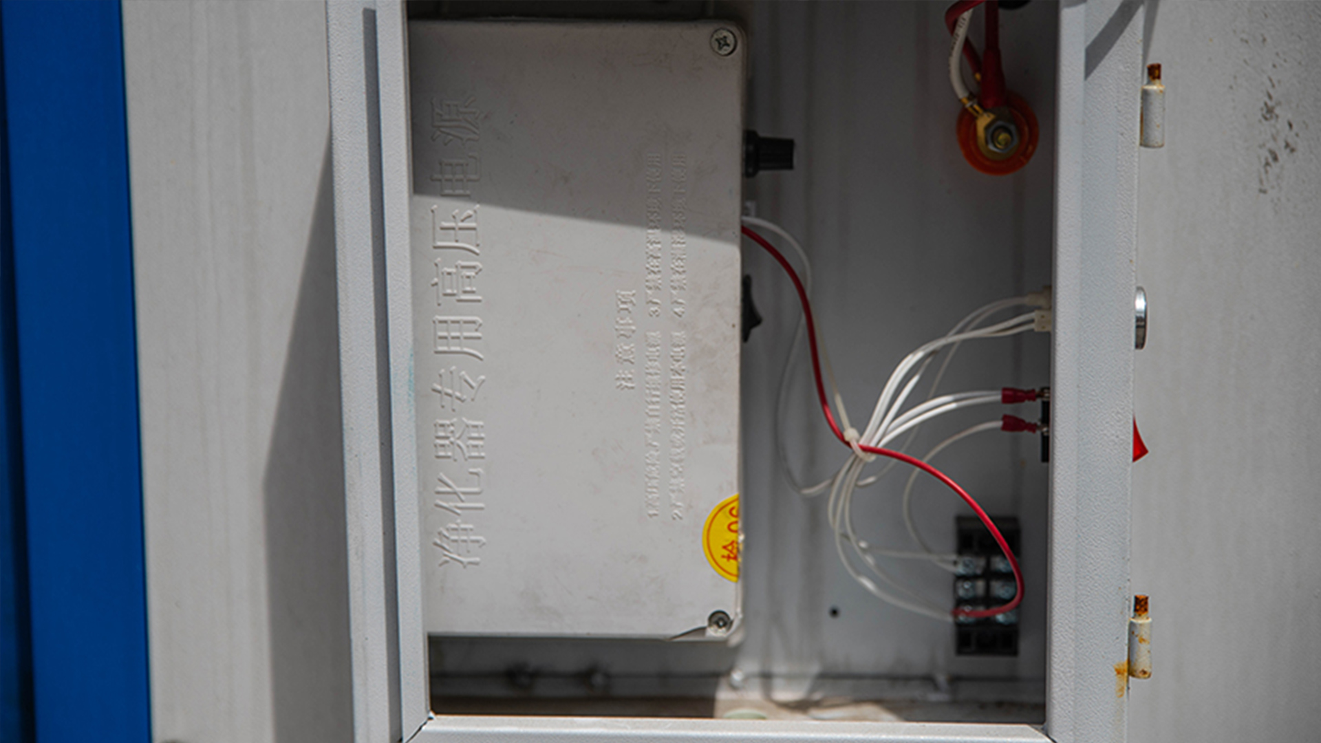 如何連接油煙凈化器的電源?